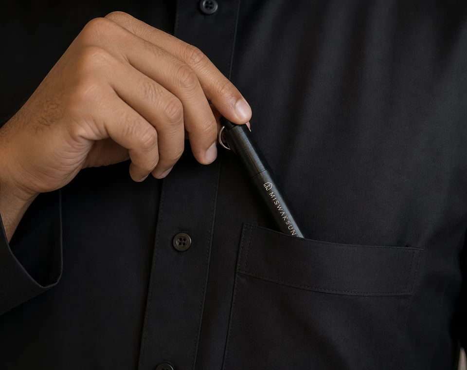 Porte-miswak noir glisse dans une poche
